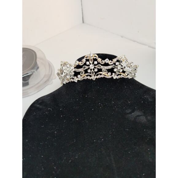 David\'s Bridal T7561 Crystal Rhinestone Tiara Crown Silver Bridal Headpiece main image 4